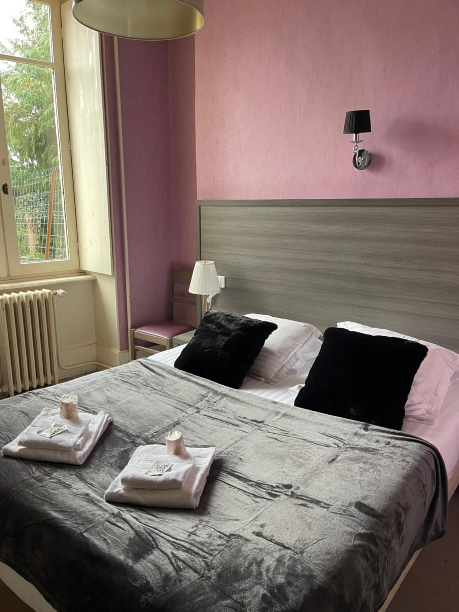 Hotel Du Commerce Semur-en-Auxois Bagian luar foto