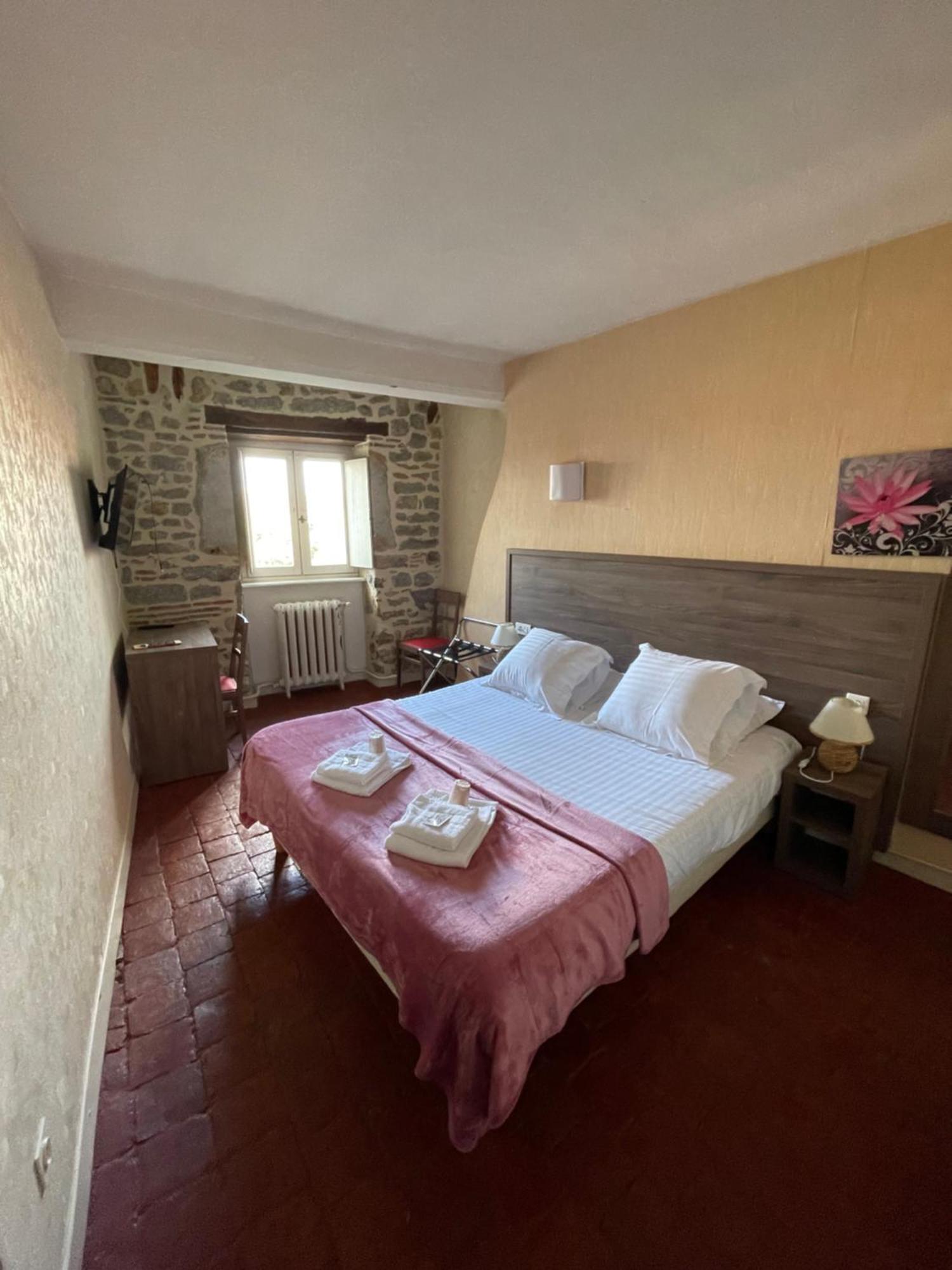 Hotel Du Commerce Semur-en-Auxois Bagian luar foto