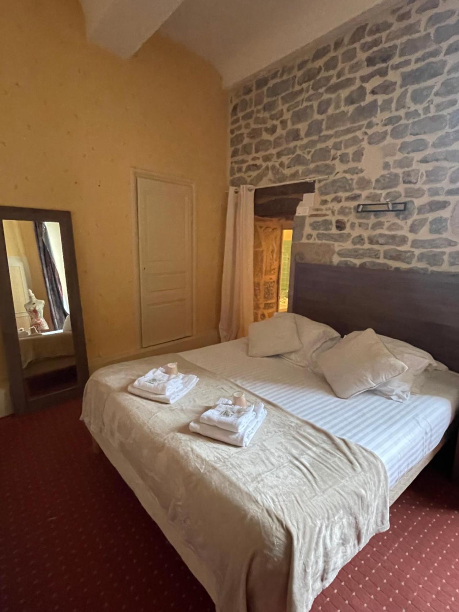 Hotel Du Commerce Semur-en-Auxois Bagian luar foto